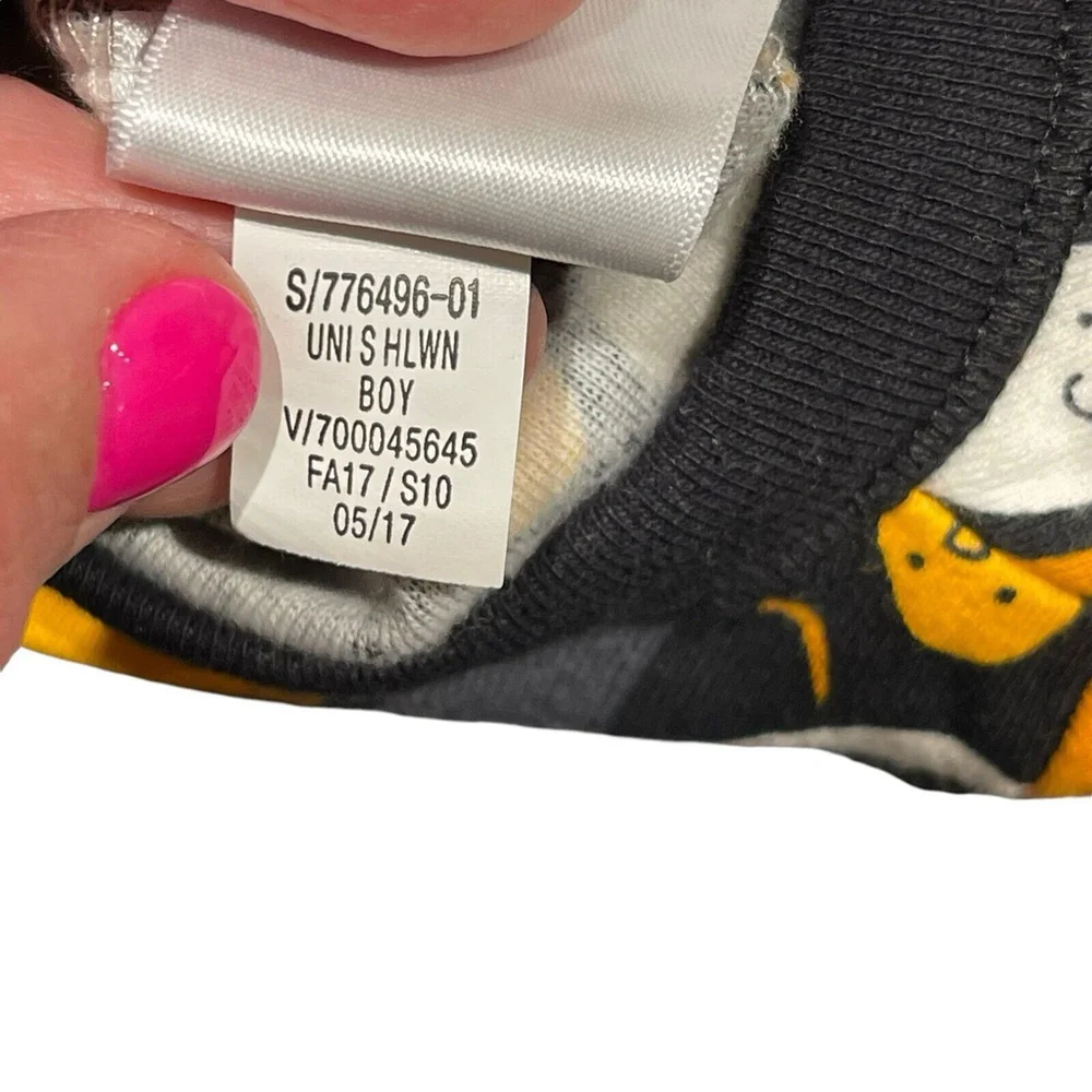 Old Navy Newborn Black Gray White Orange Ghost Print Halloween 1-Pc‎ NB to 7lbs